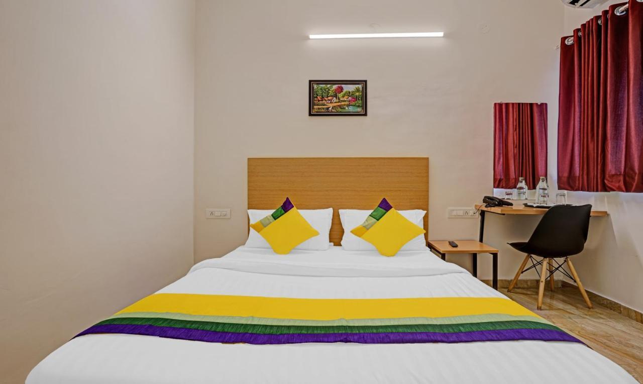 Itsy Hotels Flowers Park Nashik Esterno foto